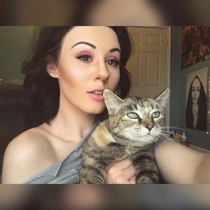 Meet your Posher, Destinee